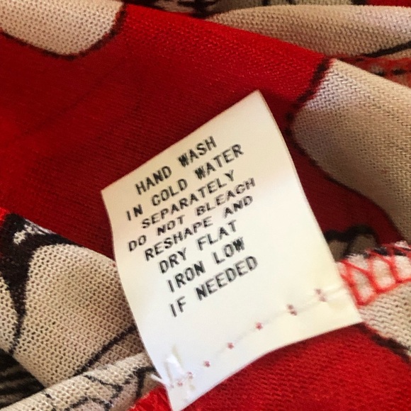 NWT! Tropical Red & White Lily Hibiscus Top Plus 2X - Picture 4 of 6